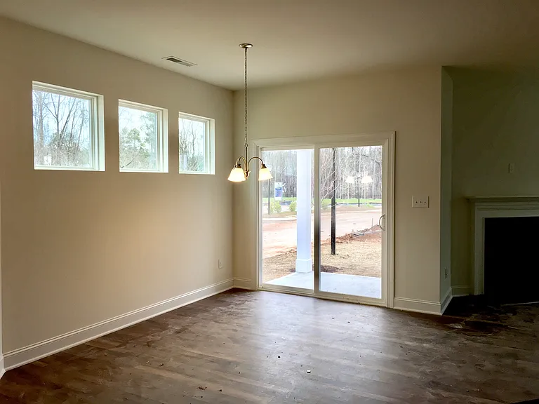 312 Lionel St — Photo 5