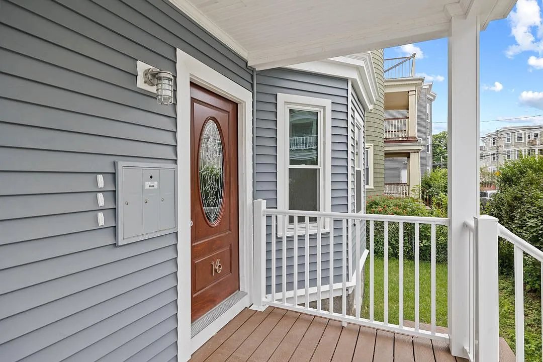 16 Leslie St — Photo 2