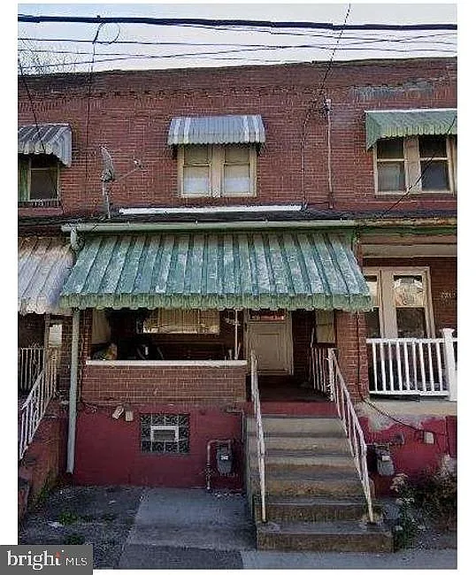 214 Fleet St photo 1