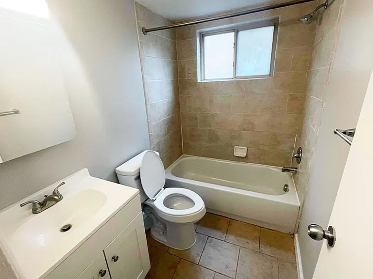 563 Lowell Ave — Photo 3