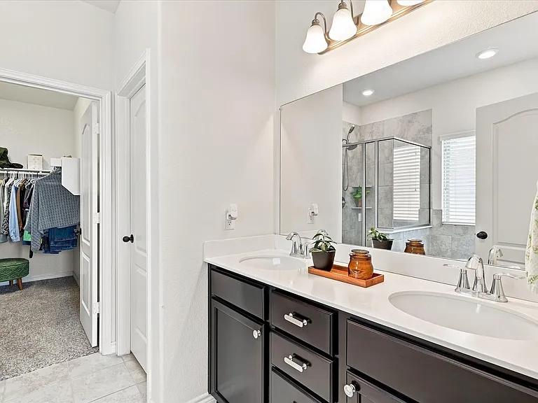 2613 Wayne Ave — Photo 4