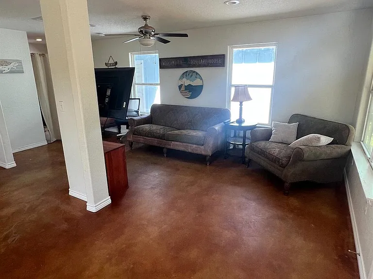 111 E Hickory Dr — Photo 10