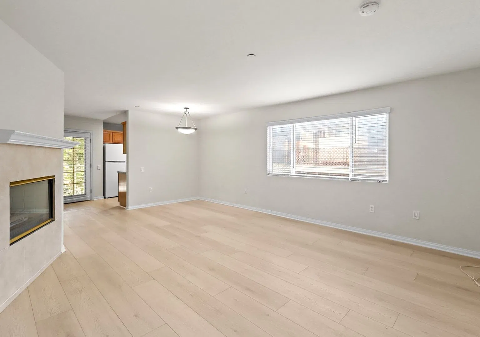 4262 Lindblade Dr — Photo 3