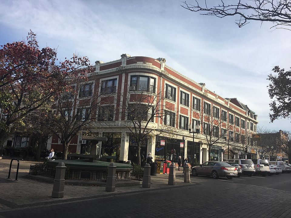 1st image of 4719 N Lincoln Ave #3C