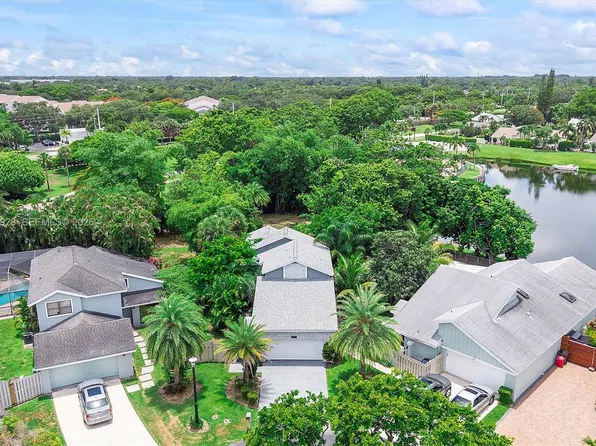 2055 NW 9th St, Delray Beach, FL 33445