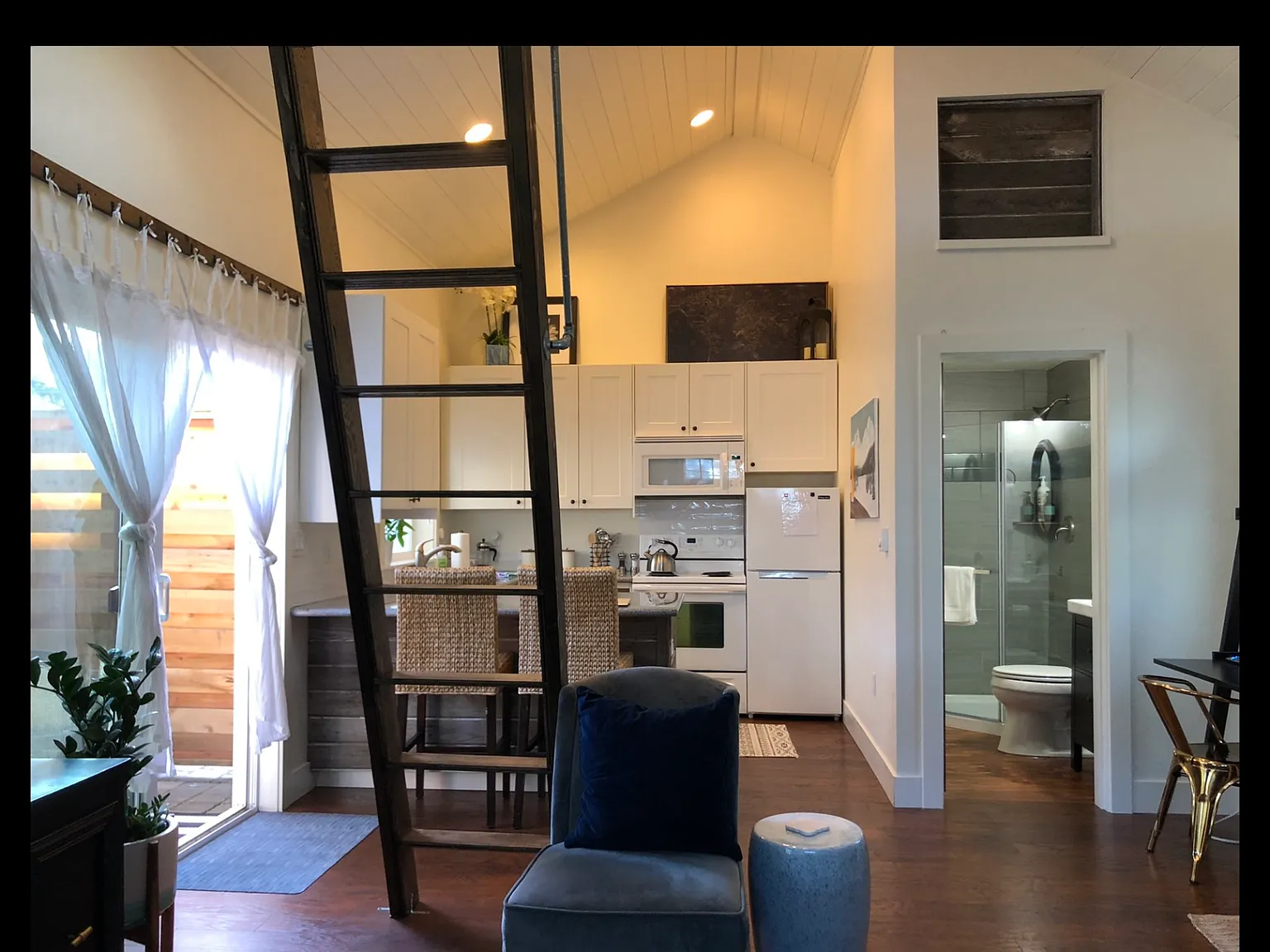 Studio, 475 sqft, $1,950 — Photo 2