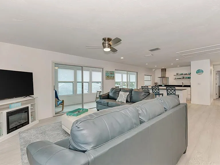 5516 Avenida Del Mare — Photo 9