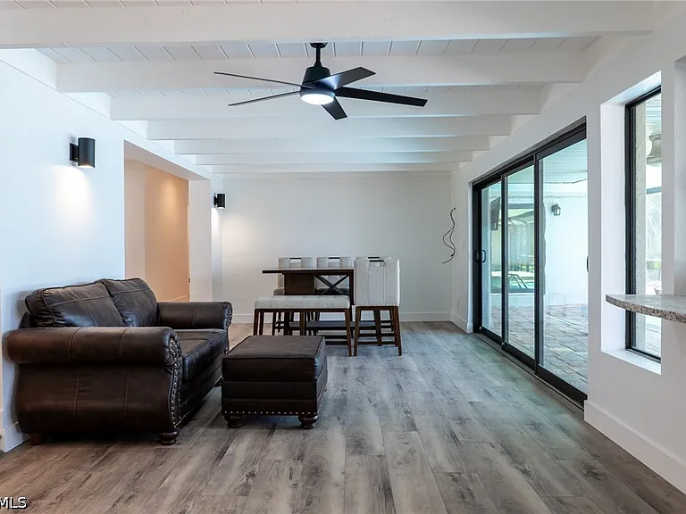 14562 Riverside Dr — Photo 17