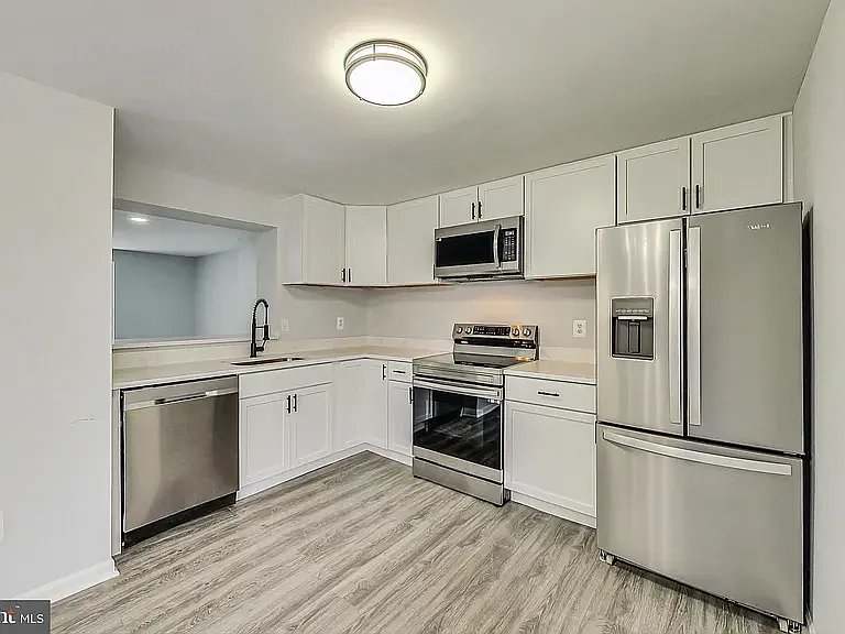 3 bed, 3.5 bath, 1844 sqft, $1,250 — Photo 3