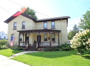 1039 E Main St, Watertown, WI 53094