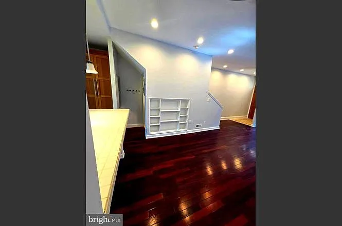 3 bed, 1.5 bath, 1484 sqft, $3,900 — Photo 3