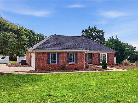 3rd image of 233 Summerfield Rd
