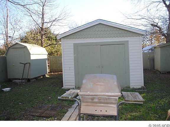 4th image of 310 E Court Ave