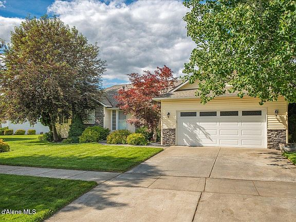 3rd image of 2031 E Mountain Vista Dr
