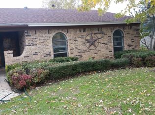 6017 Robin Dr, Watauga, TX 76148