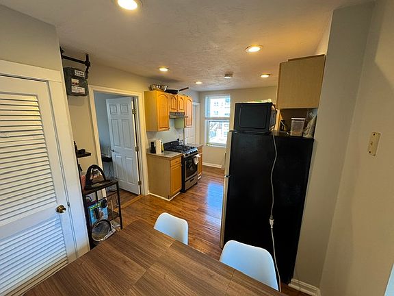 3rd image of 224 Hanover St APT 10