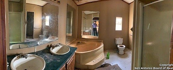 5th image of 4842 Laura Ln