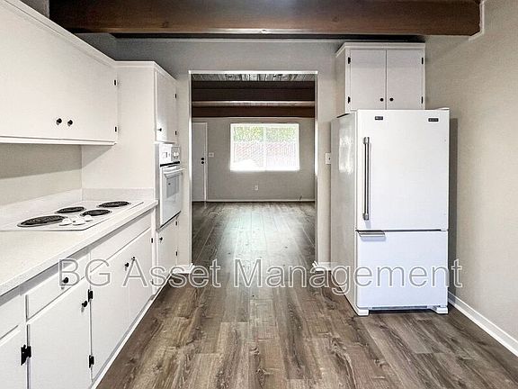 3rd image of 1922 Dodson St