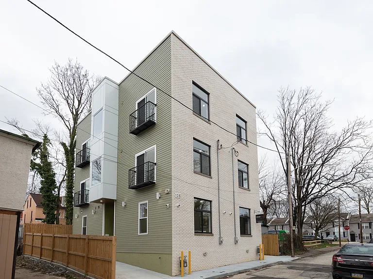 135 E Springer St — Photo 35