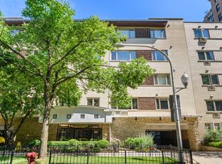 426 W Barry Ave APT 201, Chicago, IL 60657