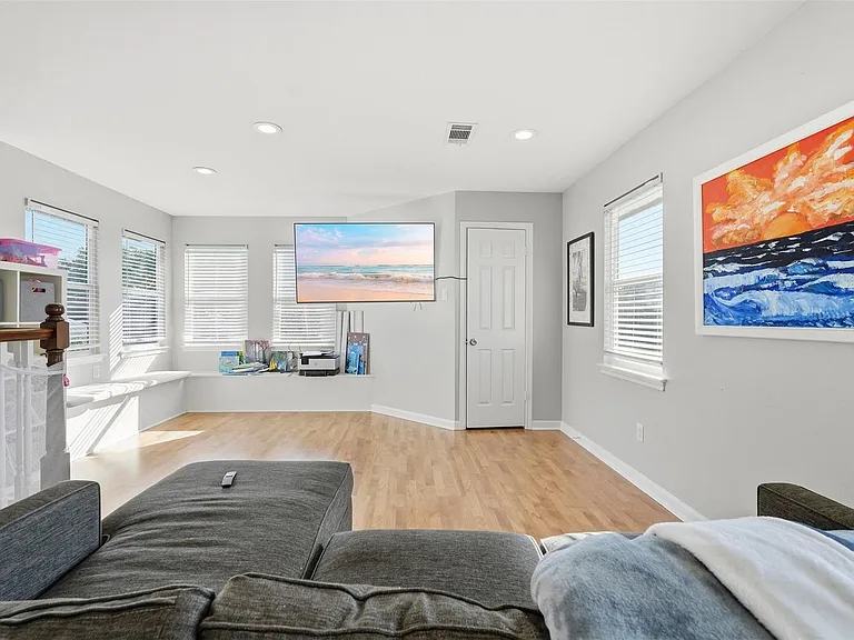 7927 Wolfield Ln — Photo 17