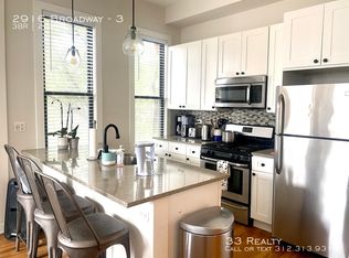 2916 N Broadway St APT 3, Chicago, IL 60657