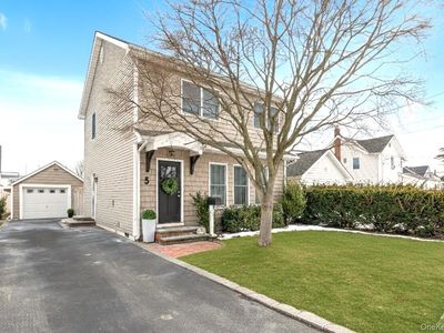 5 Emmet Place, Hicksville, NY, 11801