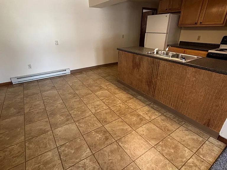 72 Oak St — Photo 3