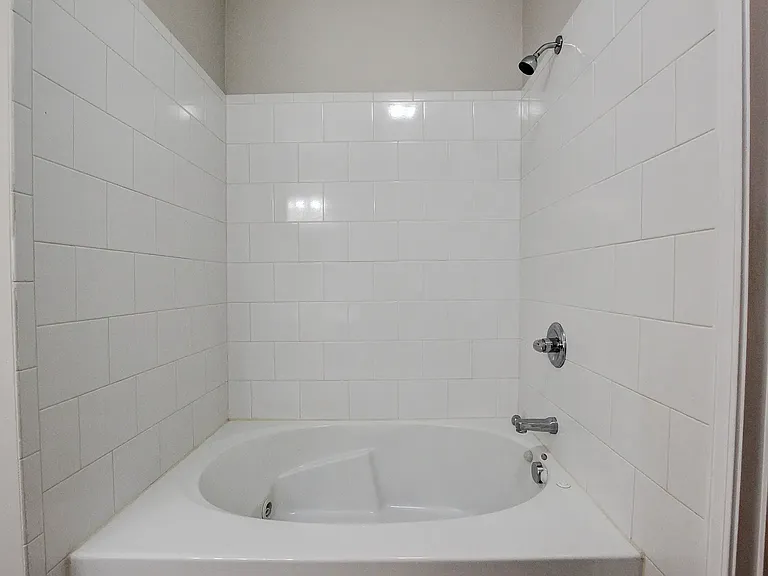 146 Alexander Blvd — Photo 15