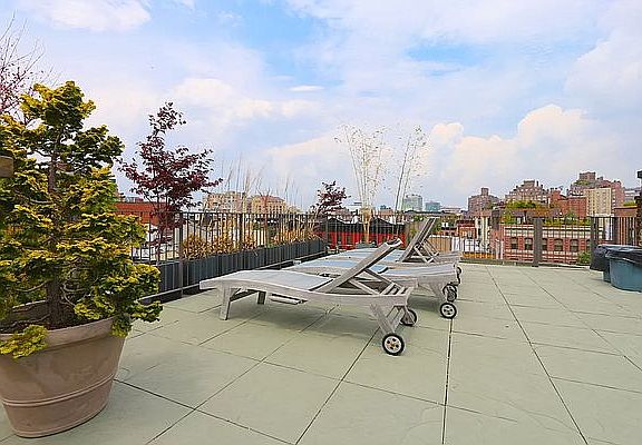 5th image of 225 W 10th St APT B