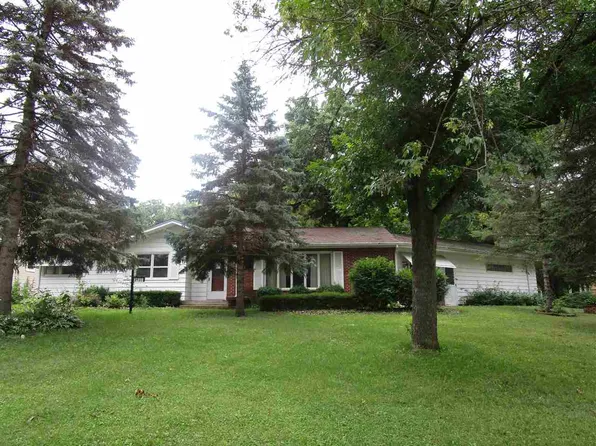 3931 Oak Park Cir, Waterloo, IA 50701