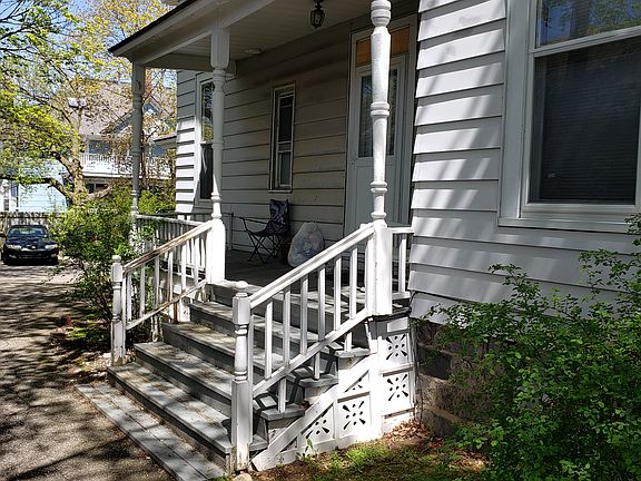 4th image of 828 W South St APT 5