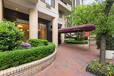 Rented by R New York