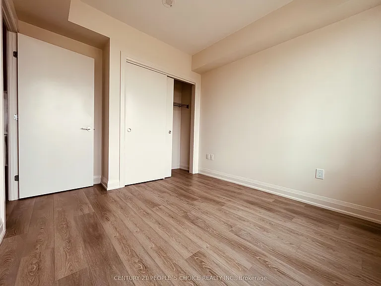 212 King William St #1023 — Photo 8