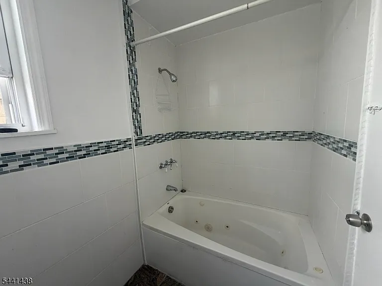 212 Beacon Ave — Photo 5