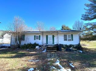 7512 S West Gate Rd, Newberry, IN 47449