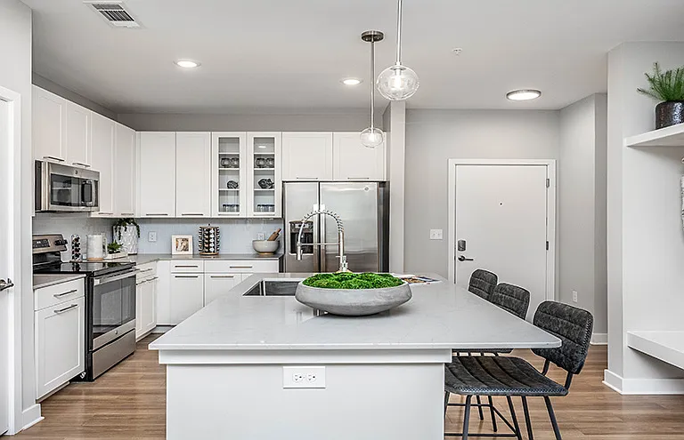 Aviation Crossing Apartments — Photo 4