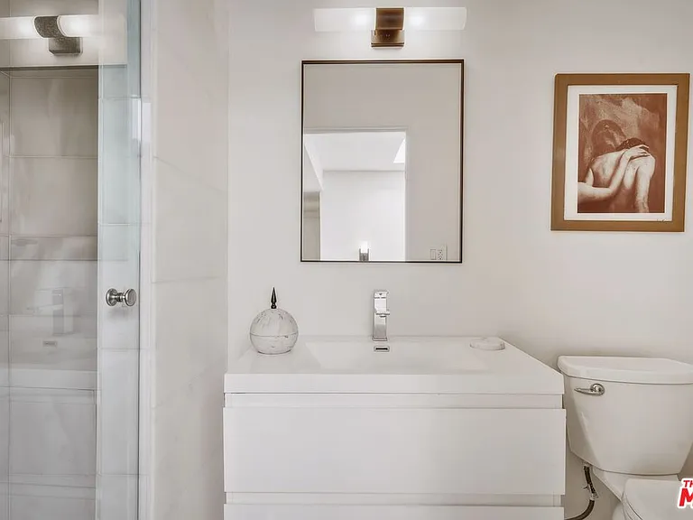3601 Dixie Canyon Pl — Photo 22