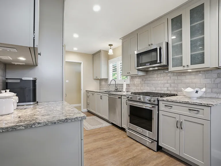 4657 Brenda Cir — Photo 10