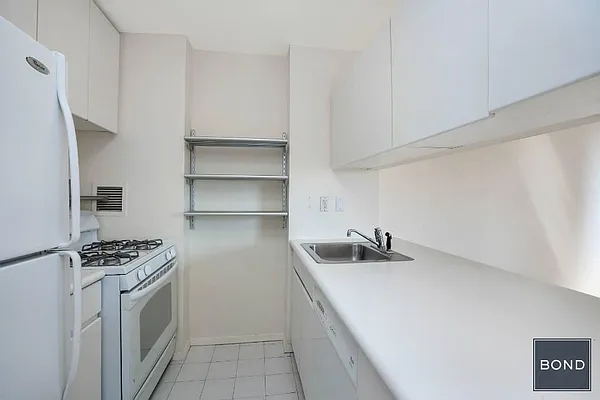 Sold by Bond New York | media 3