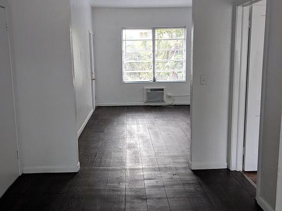 4th image of 725 Lenox Ave #11