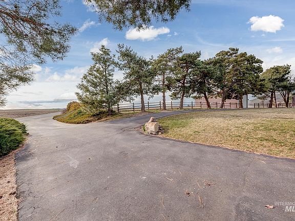 2nd image of 1684 Cove Rd