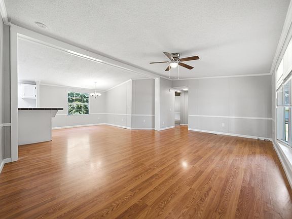 5th image of 3715 Delaware Dr