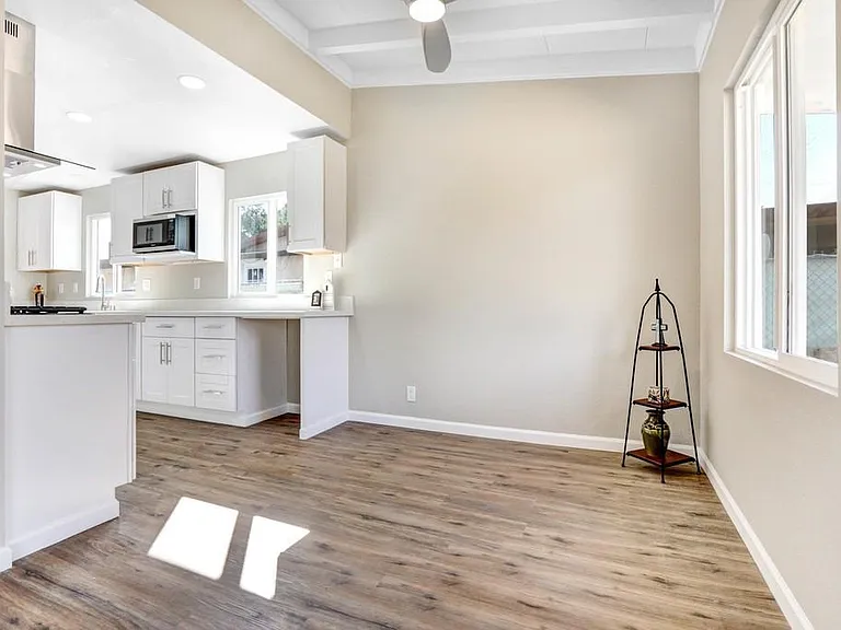 713 W Avenue H #10 — Photo 5