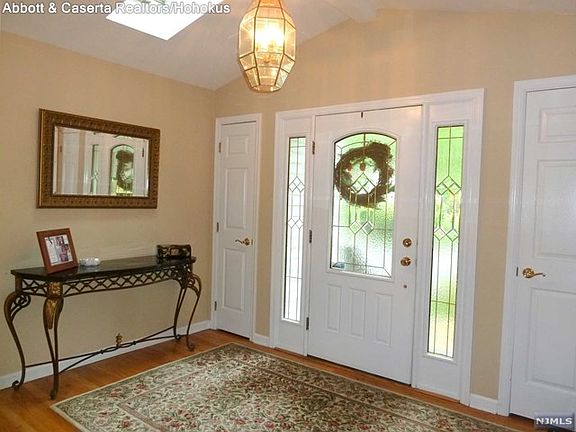 3rd image of 152 Bergen Ave