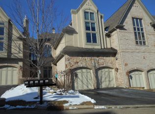 1570 W Rue James Pl, Palatine, IL 60067