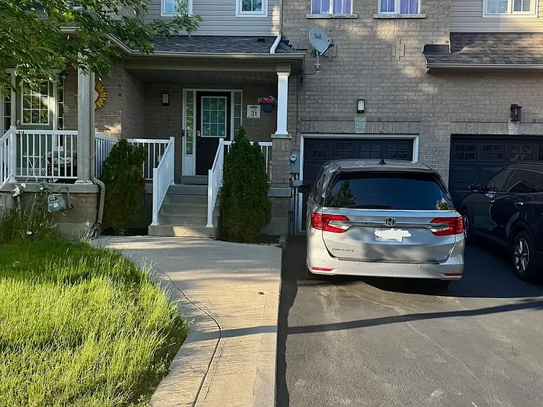 392 Hobbs Cres — Photo 1
