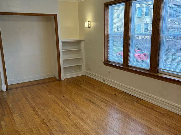 3rd image of 6624 N Ashland Ave #1A