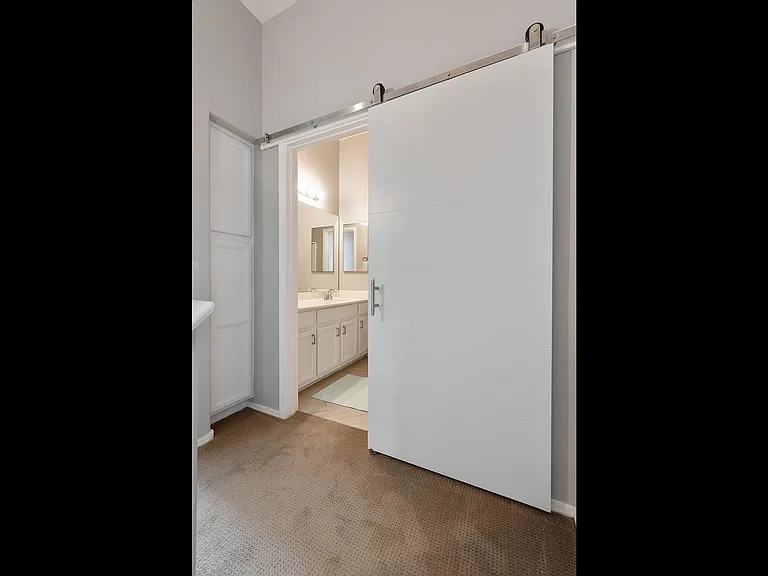 Full Bathroom 2