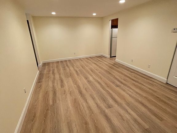 2nd image of 98 Glen Hollow Dr #98